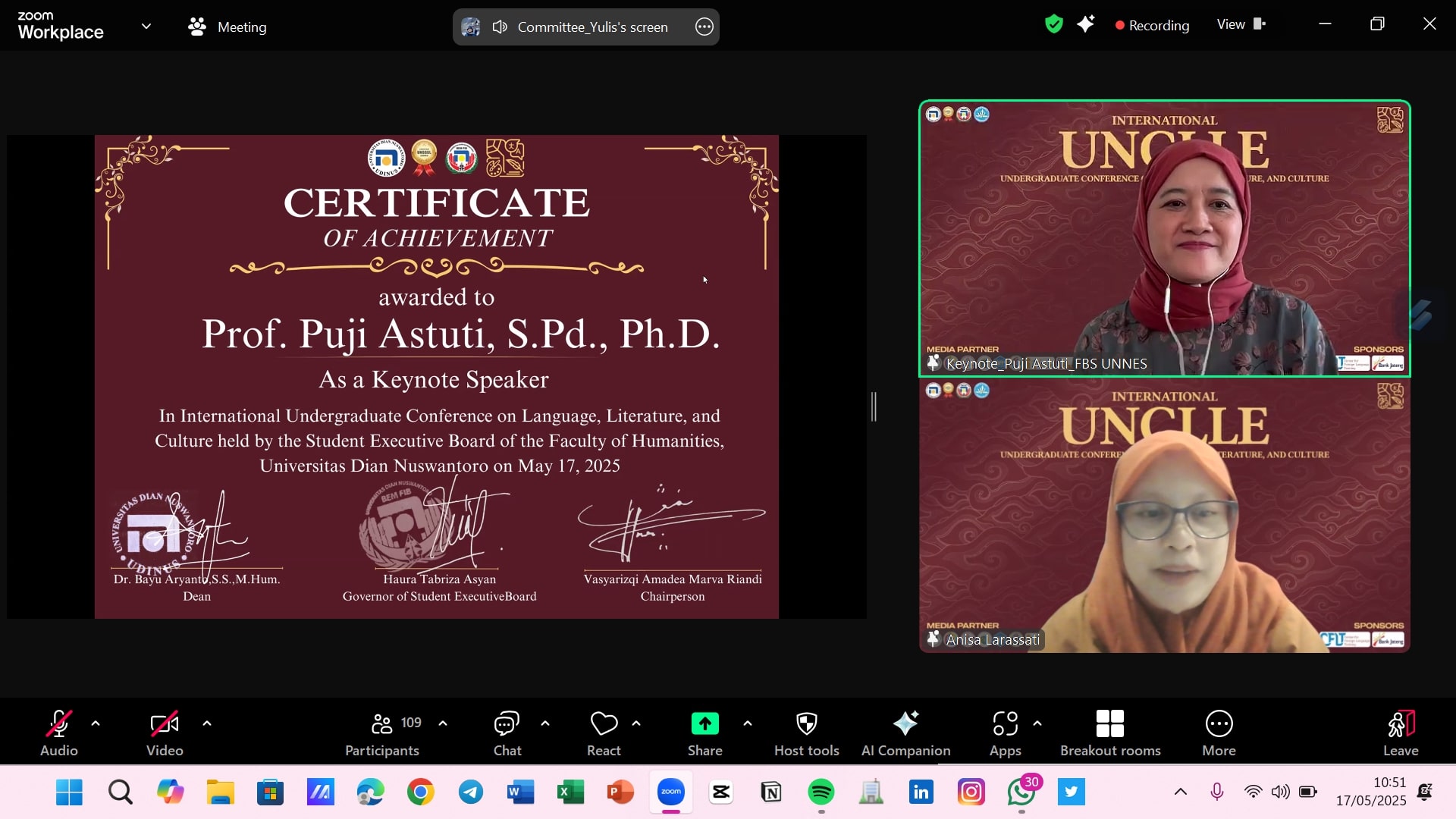Penyerahan Sertifikat Kepada Keynote Speaker (1)
